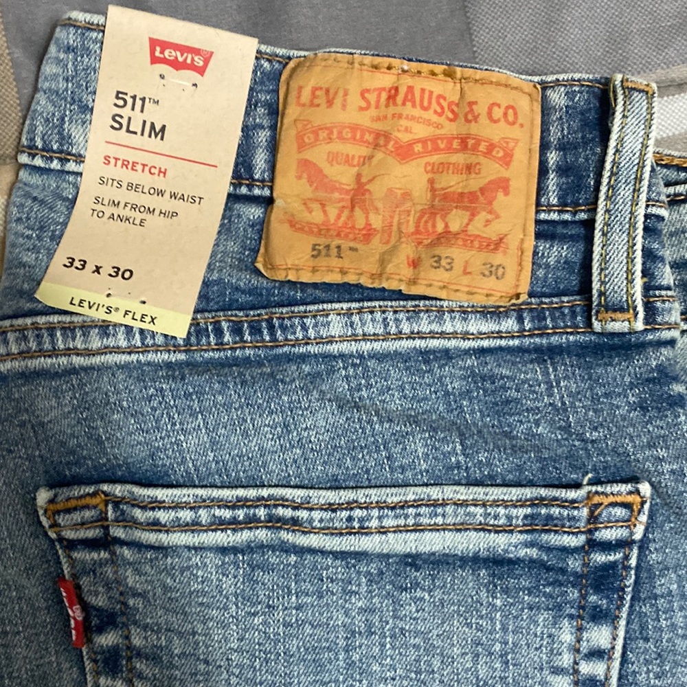 New Levi’s 33X30 511